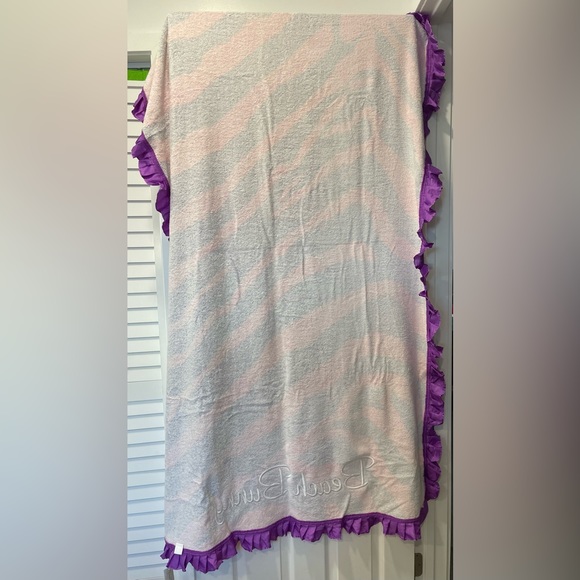 NWT Beach Bunny 🌊🐰 Towel - Picture 4 of 6